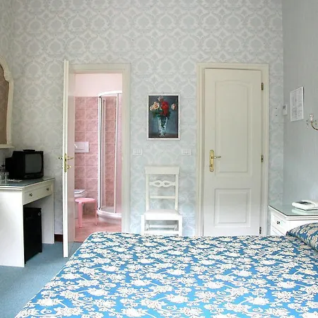 فندق Du Parc 2*